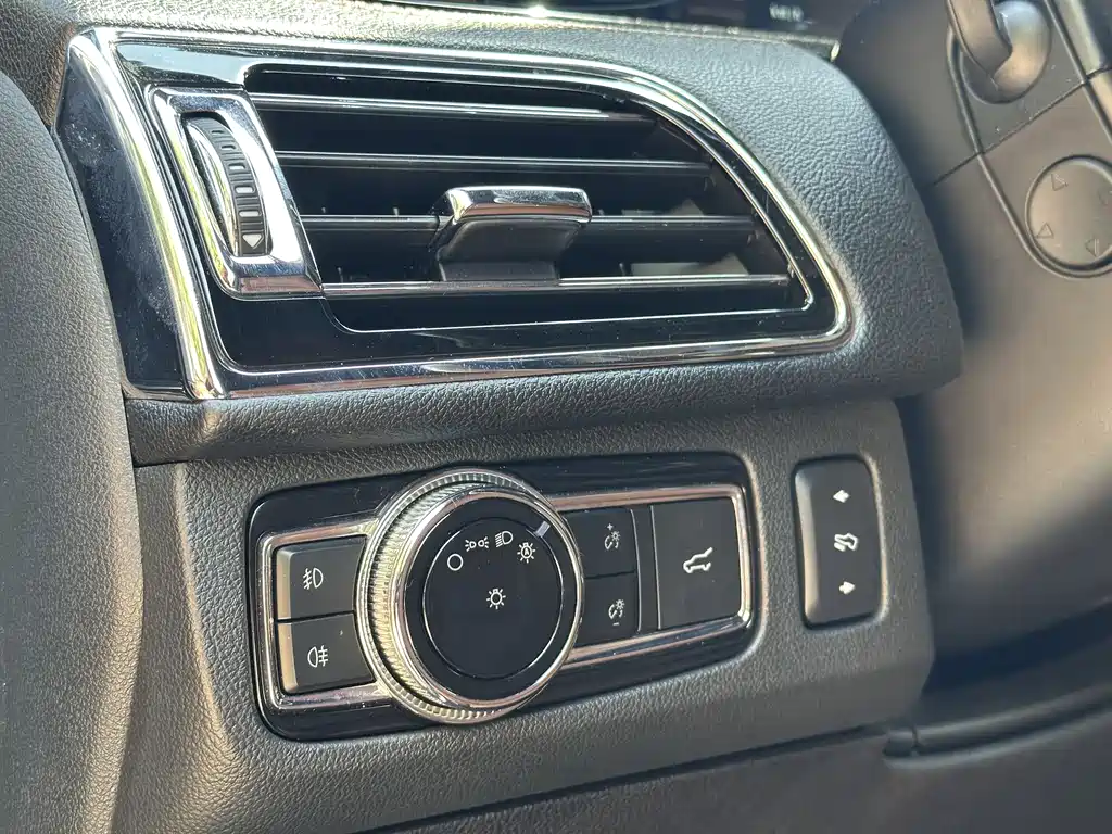 Lincoln Navigator 2020 — фото 11