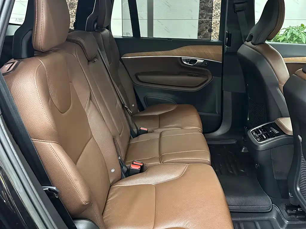 Volvo XC90 2022 — фото 14