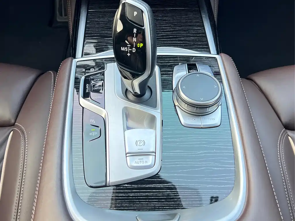 BMW 7 Series 2023 — фото 16