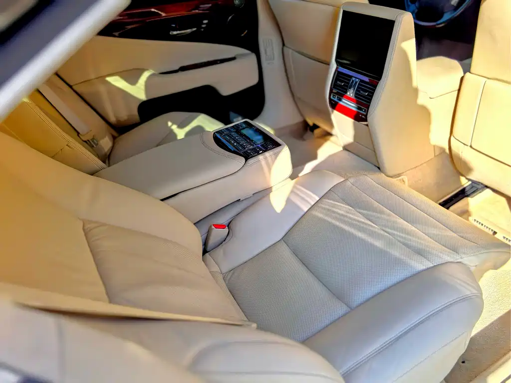 Lexus LS 2011 — фото 16