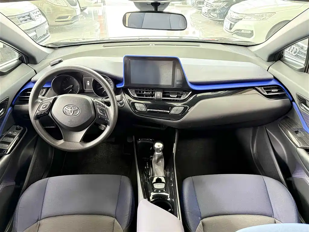 Toyota C-HR 2018 — фото 6