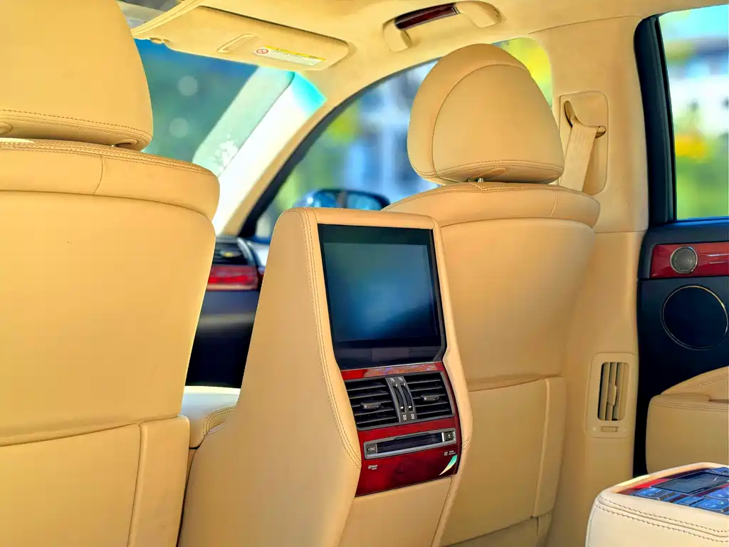 Lexus LS 2011 — фото 10