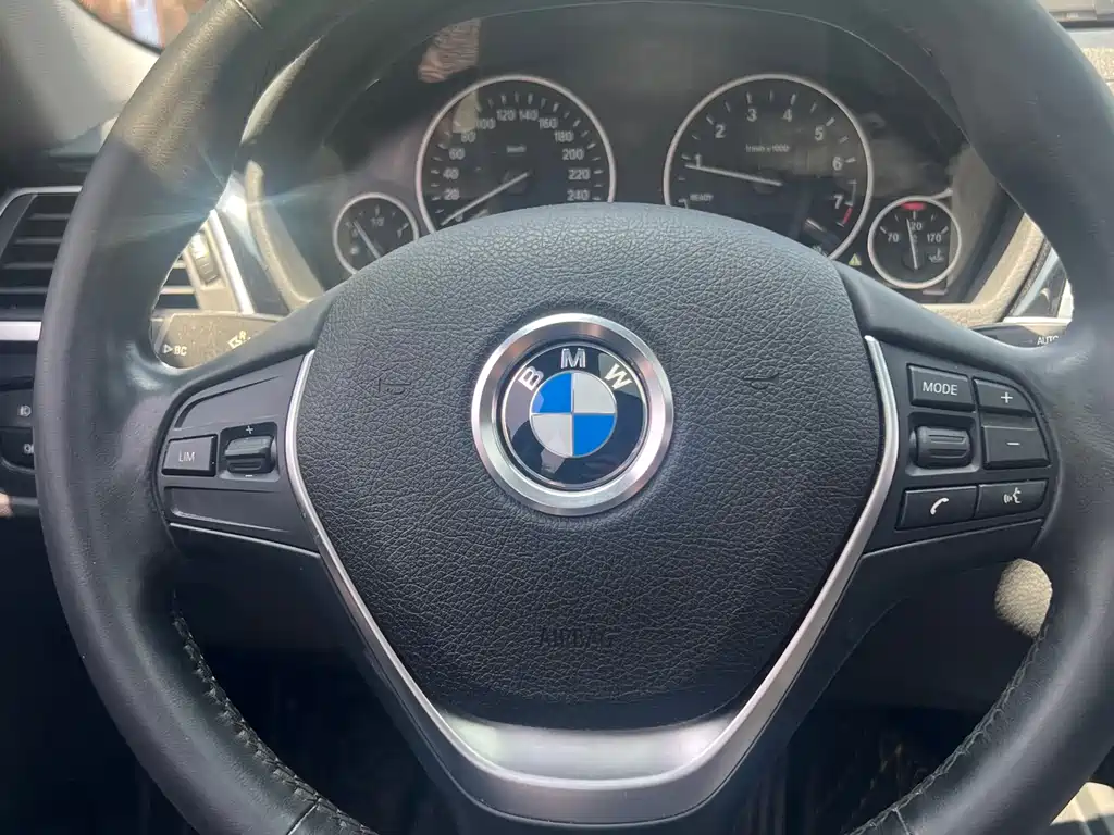 BMW 3 Series 2017 — фото 15