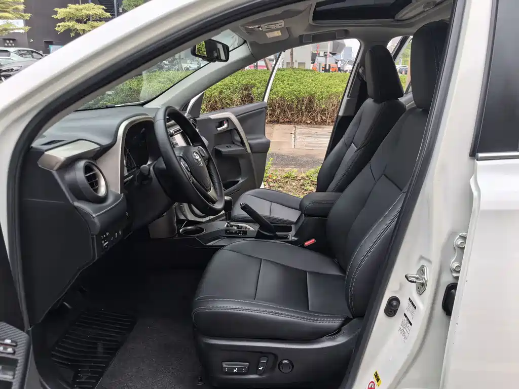Toyota RAV4 2014 — фото 11