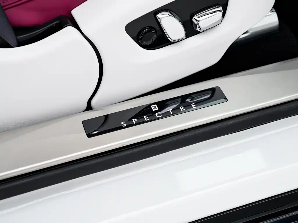 Rolls-Royce Phantom 2025 — фото 18