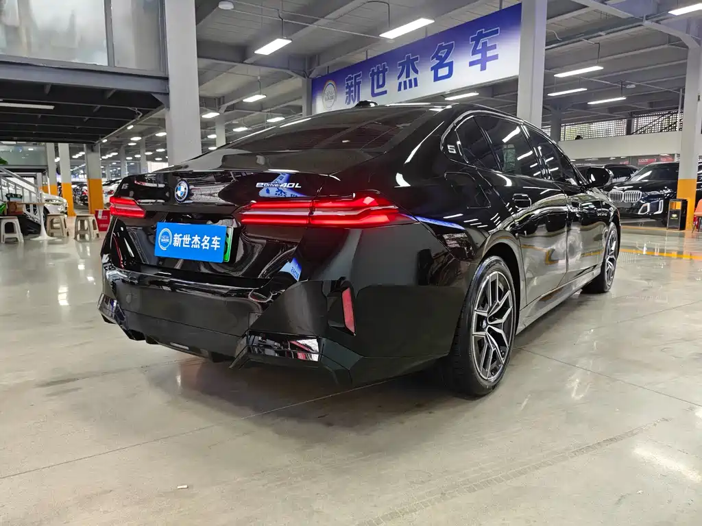 BMW i5 2025 — фото 11
