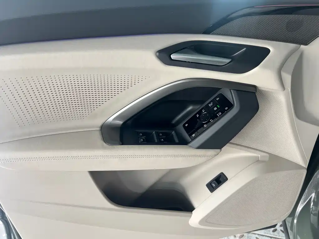 Audi Q5L 2026 — фото 15