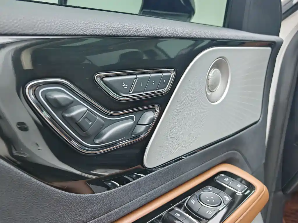 Lincoln Aviator 2022 — фото 11