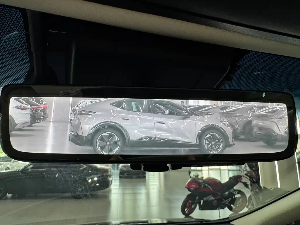 Toyota Vellfire 2023 — фото 26