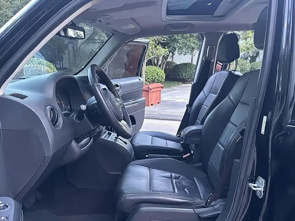 Jeep Patriot 2014 — фото 13
