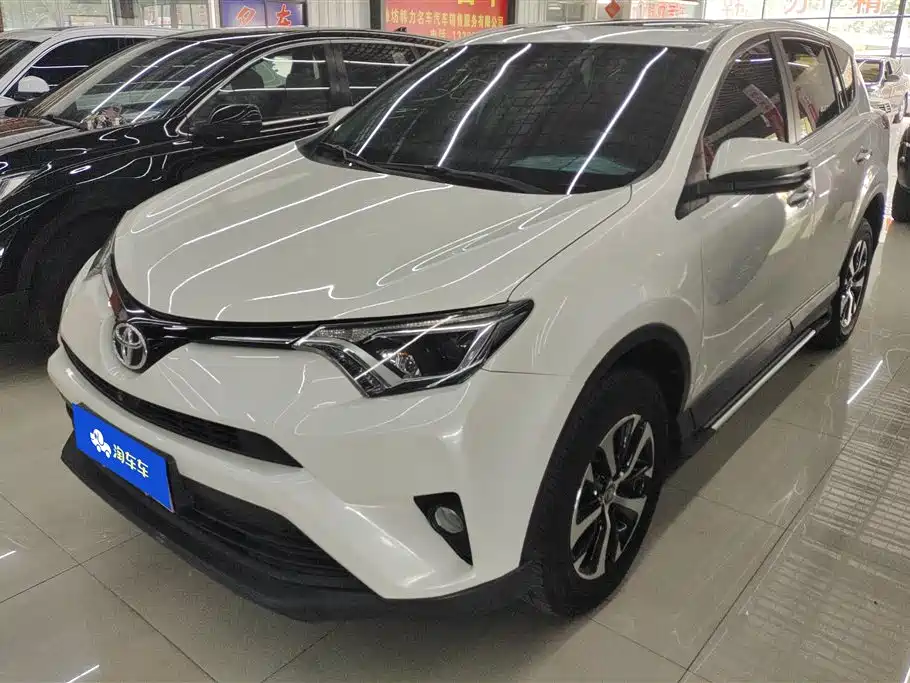 Toyota RAV4 2019 — фото 1