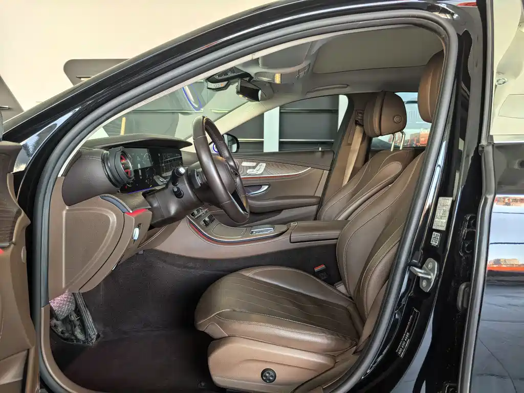 Mercedes-Benz E-Class 2022 — фото 11