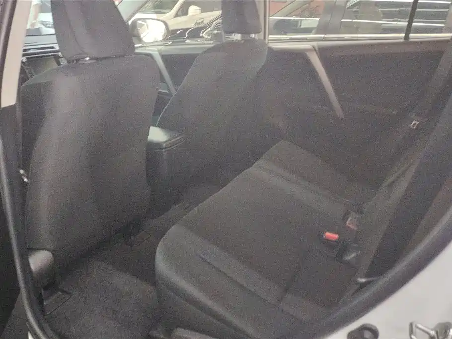 Toyota RAV4 2019 — фото 11