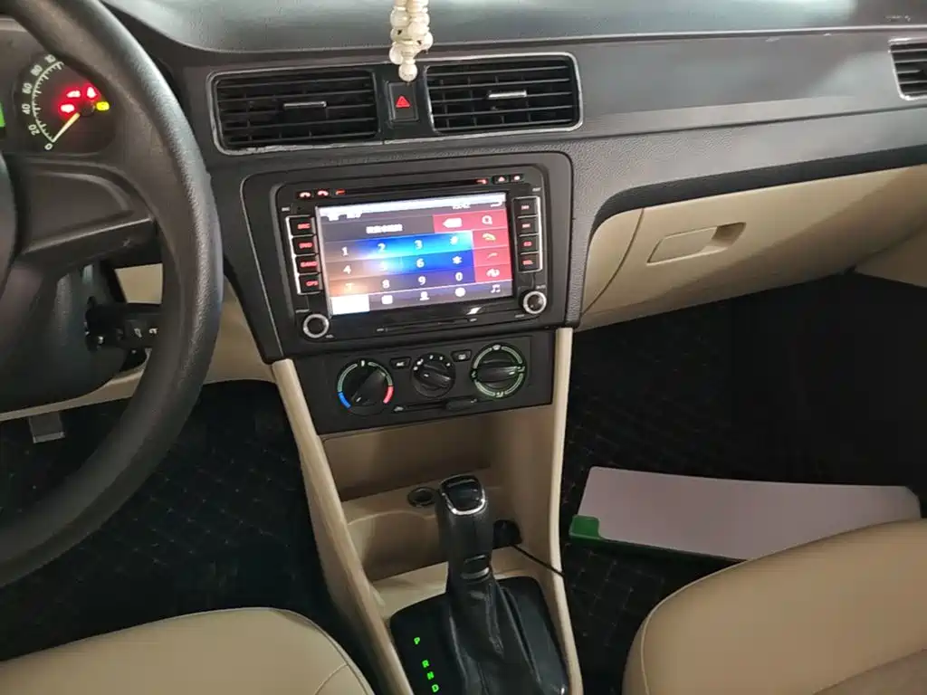 Skoda Rapid 2015 — фото 13