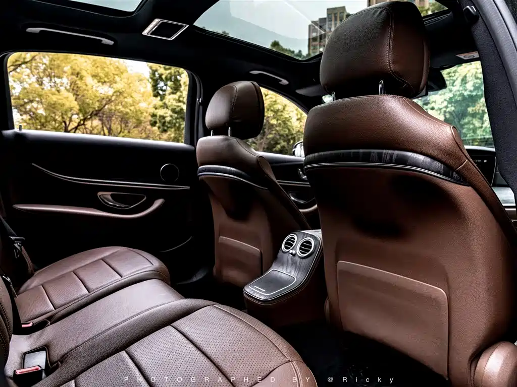 Mercedes-Benz E-Class 2022 — фото 10
