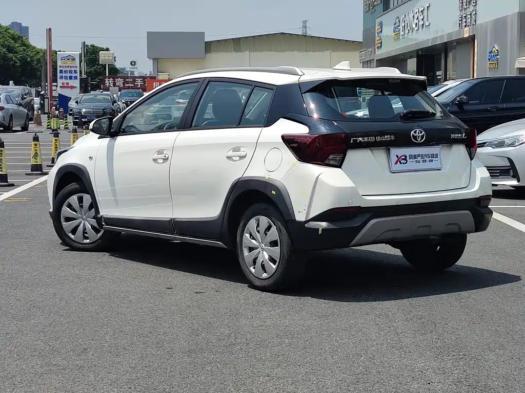 Toyota Yaris L 2021