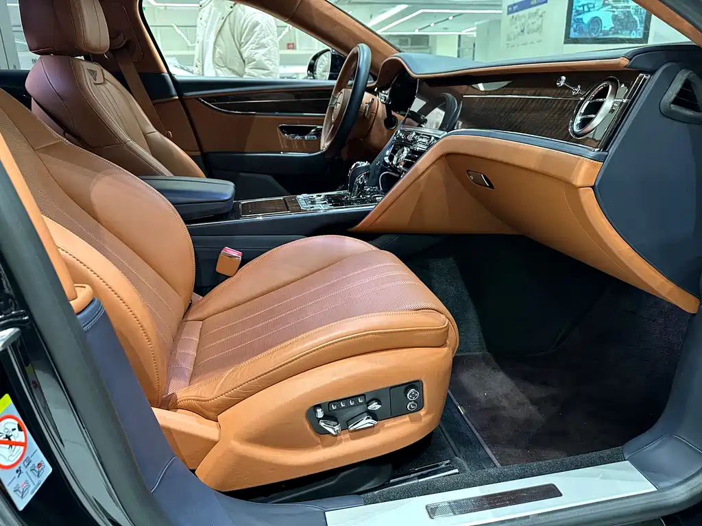 Bentley Flying Spur 2021 — фото 7