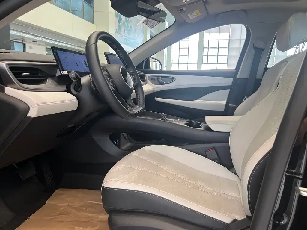 BYD Seal 05 DM-i 2025 — фото 6