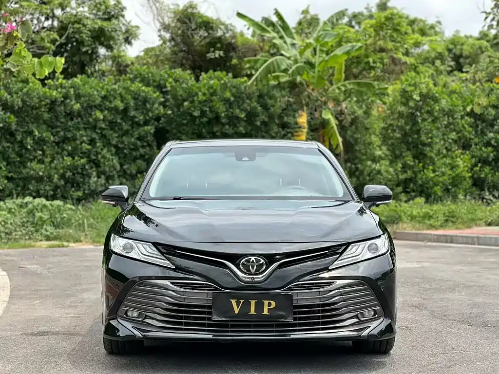 Toyota Camry 2018 — фото 2