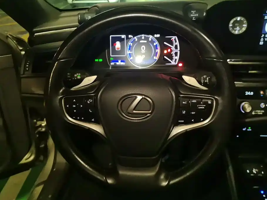 Lexus ES 2021 — фото 15