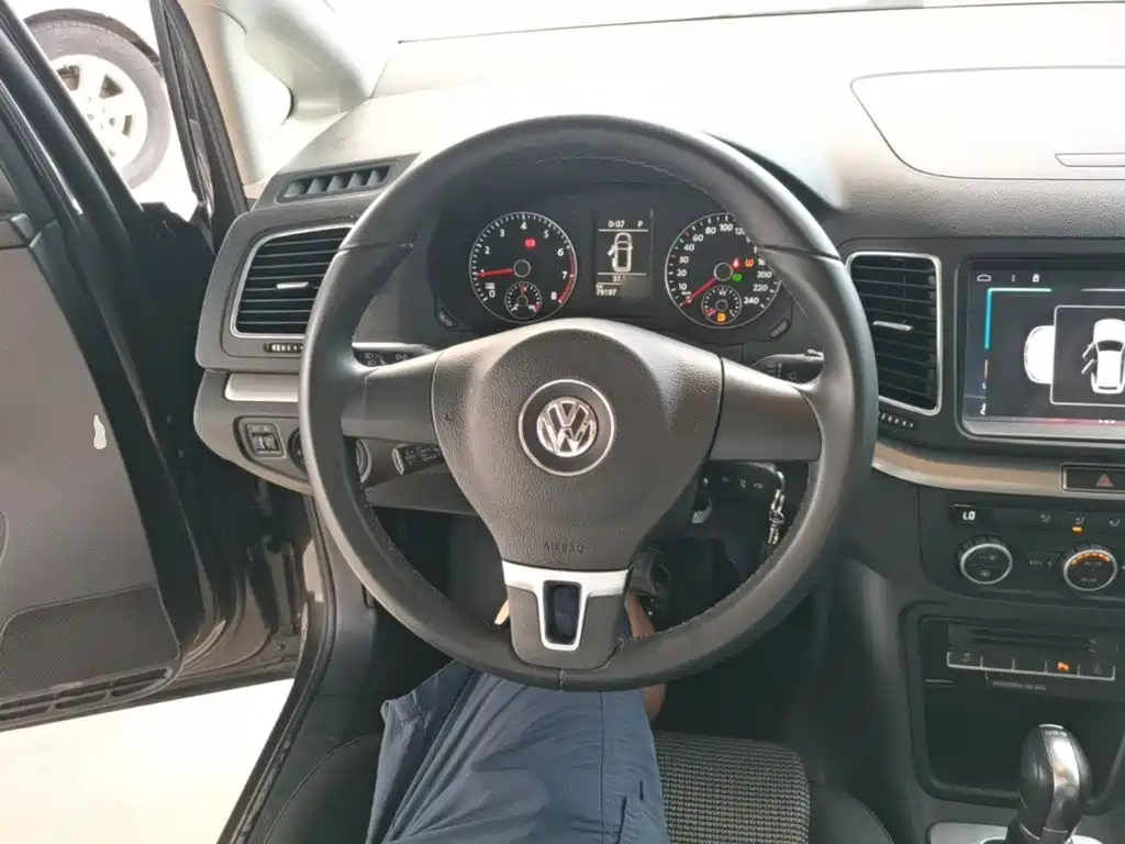 Volkswagen Sharan 2017 — фото 11