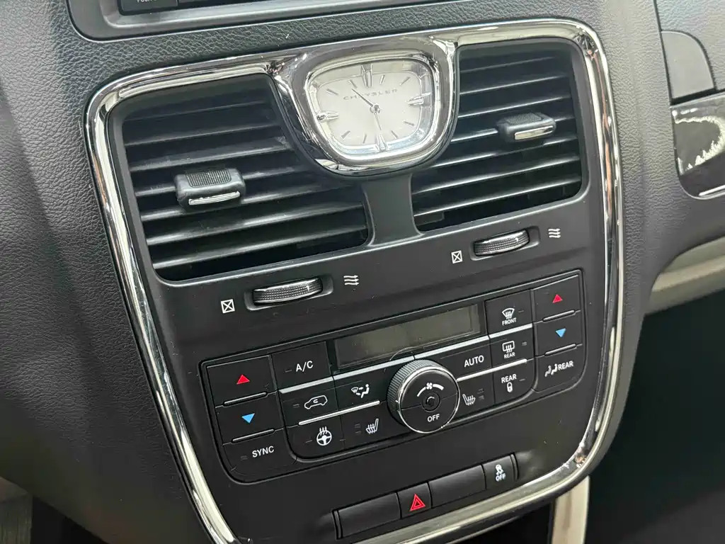 Chrysler Grand Voyager 2014 — фото 6