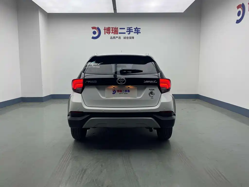 Toyota Yaris L 2022 — фото 9