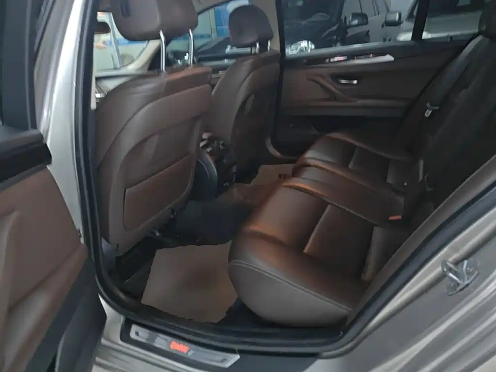BMW 5 Series 2015 — фото 17
