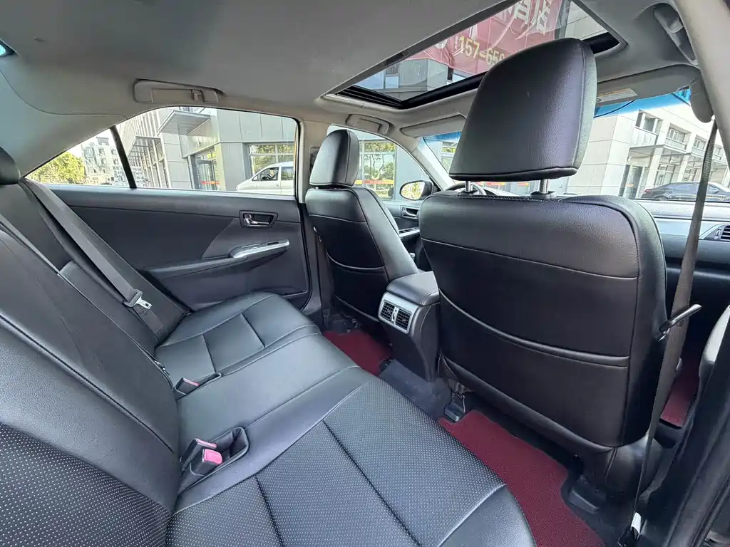 Toyota Camry 2015 — фото 11