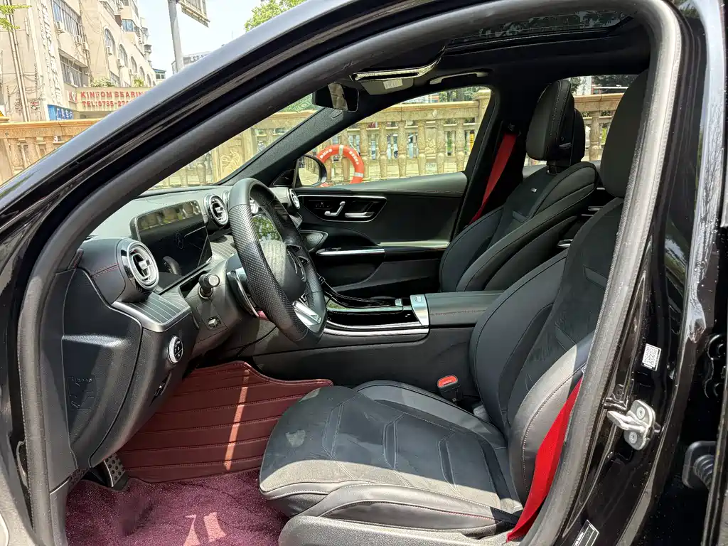 Mercedes-Benz C-Class AMG 2025 — фото 15