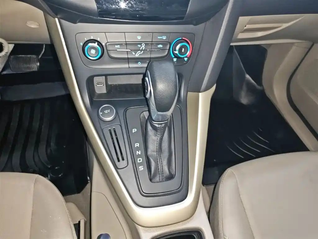 Ford Focus 2017 — фото 14