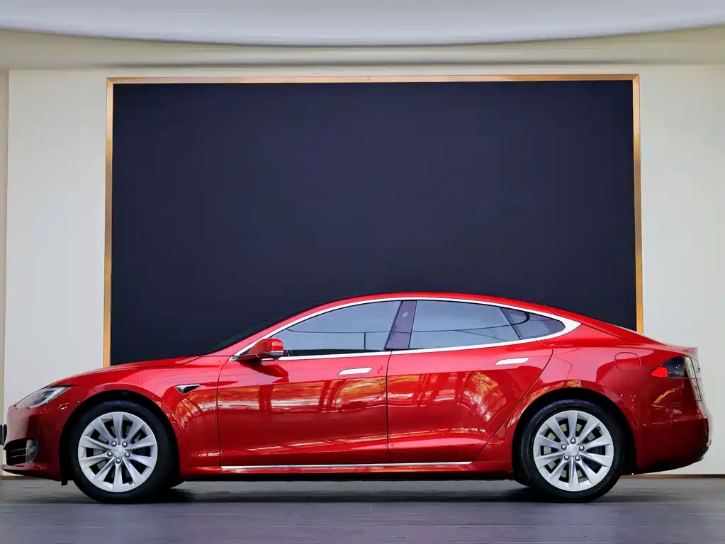 Tesla Model S 2017 — фото 15