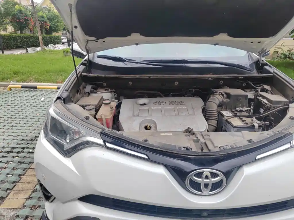 Toyota RAV4 2018 — фото 21