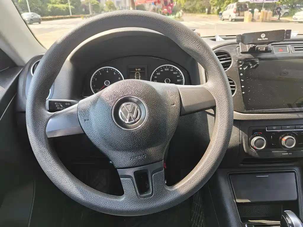 Volkswagen Tiguan 2016 — фото 10