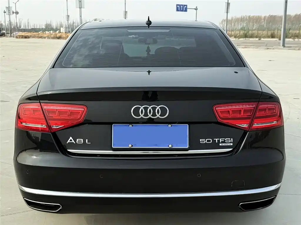 Audi A8 2012 — фото 9