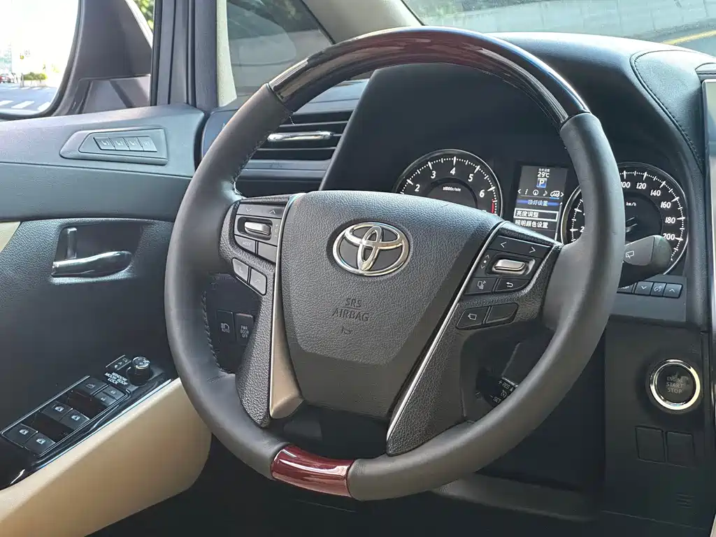 Toyota Alphard 2016 — фото 12