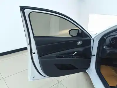 Hyundai Elantra 2025