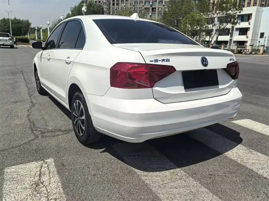 Volkswagen Jetta 2018 — фото 13