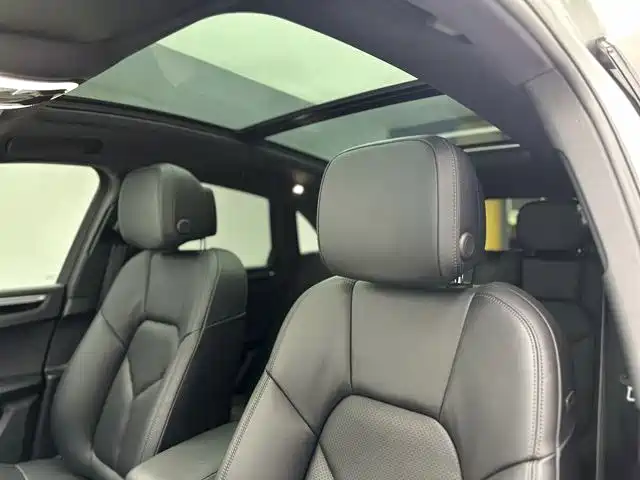Porsche Macan 2023 — фото 12