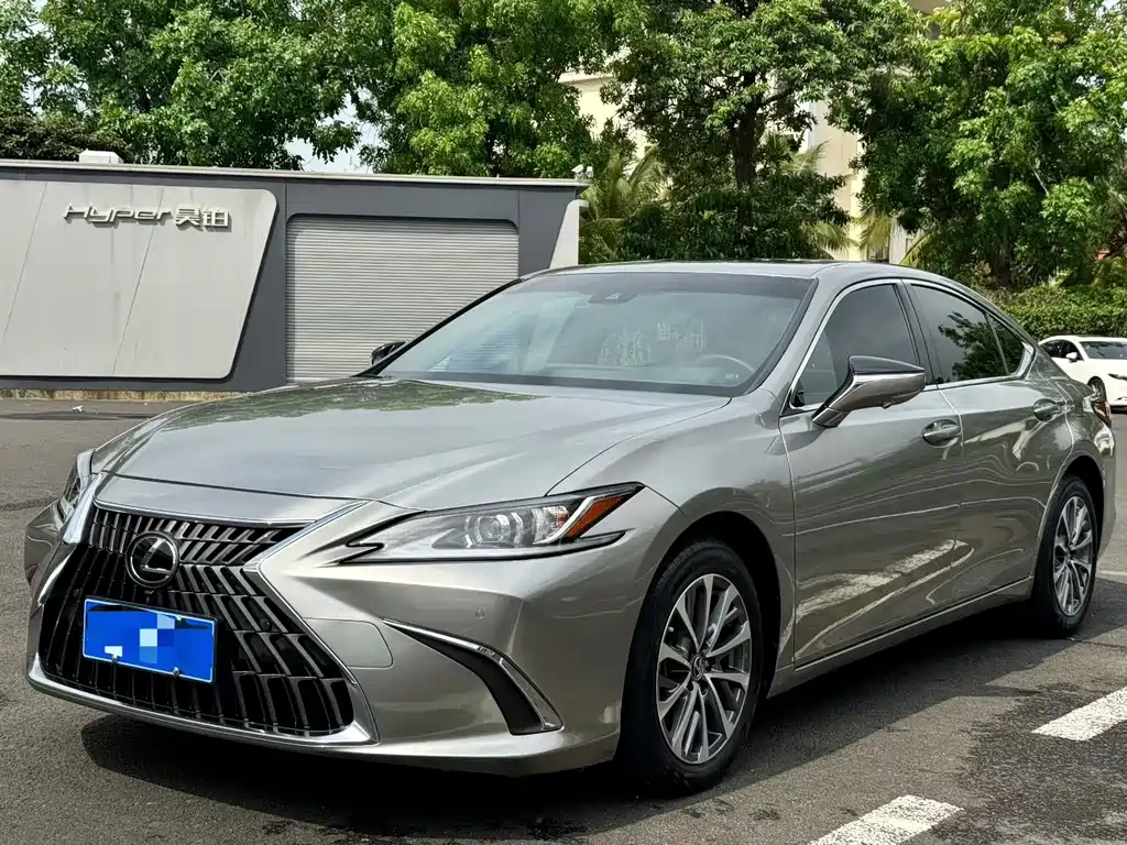 Lexus ES 2023 — фото 1