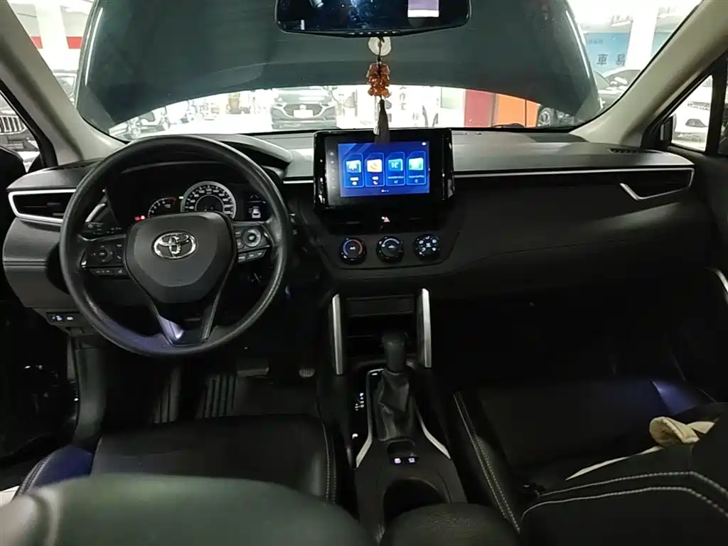 Toyota Corolla Cross 2023 — фото 10