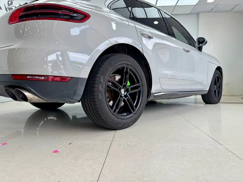 Porsche Macan 2017 — фото 20