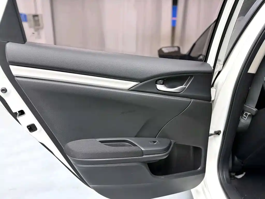 Honda Civic 2020 — фото 11