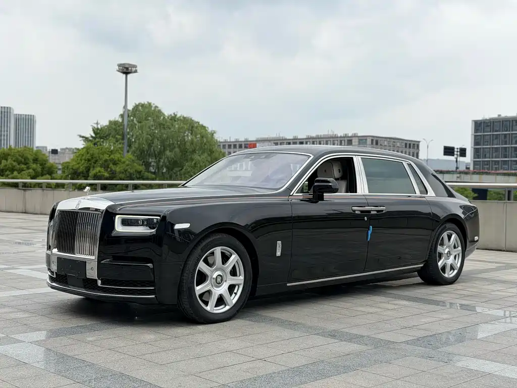 Rolls-Royce Phantom 2018 — фото 1