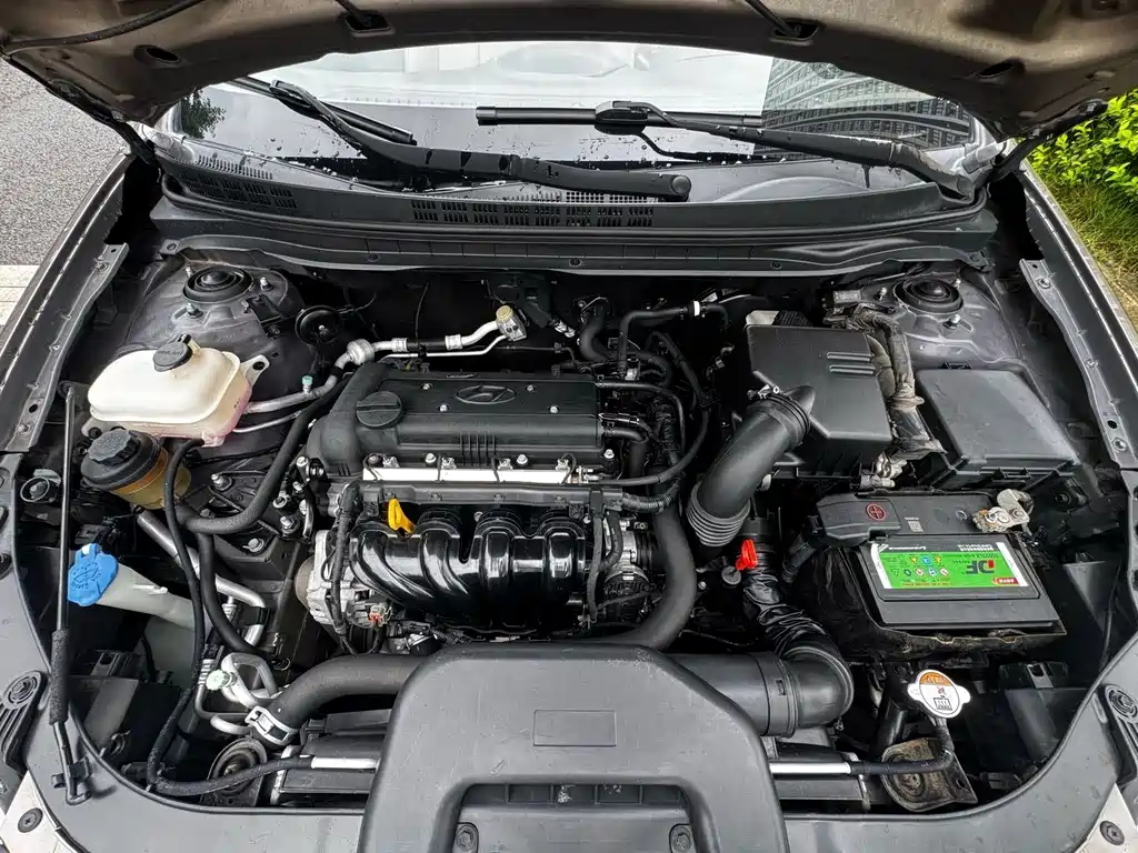 Hyundai Elantra 2015 — фото 19