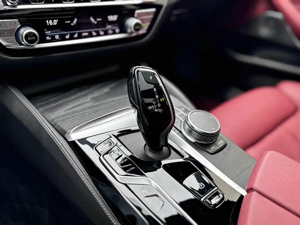 BMW 5 Series 2023 — фото 20
