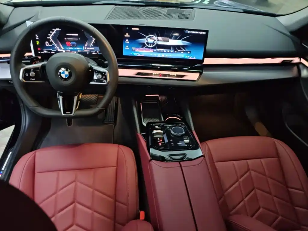 BMW 5 Series 2025 — фото 10