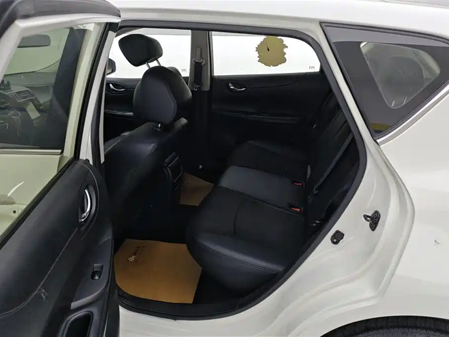 Nissan Tiida 2015 — фото 11