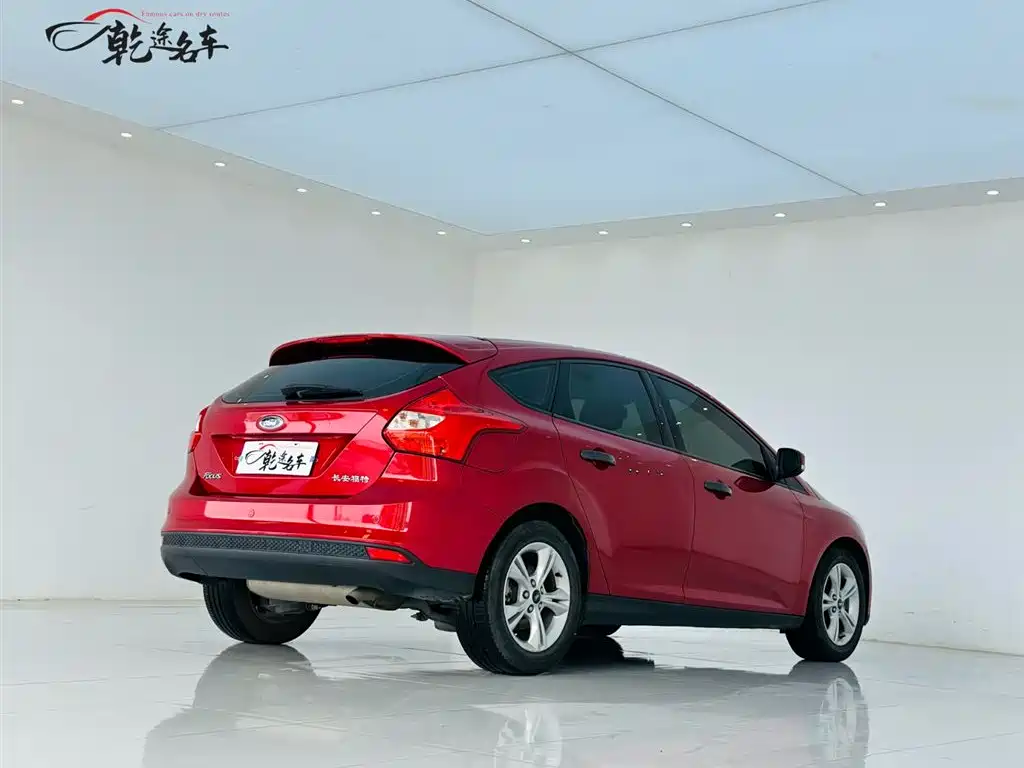 Ford Focus 2014 — фото 7