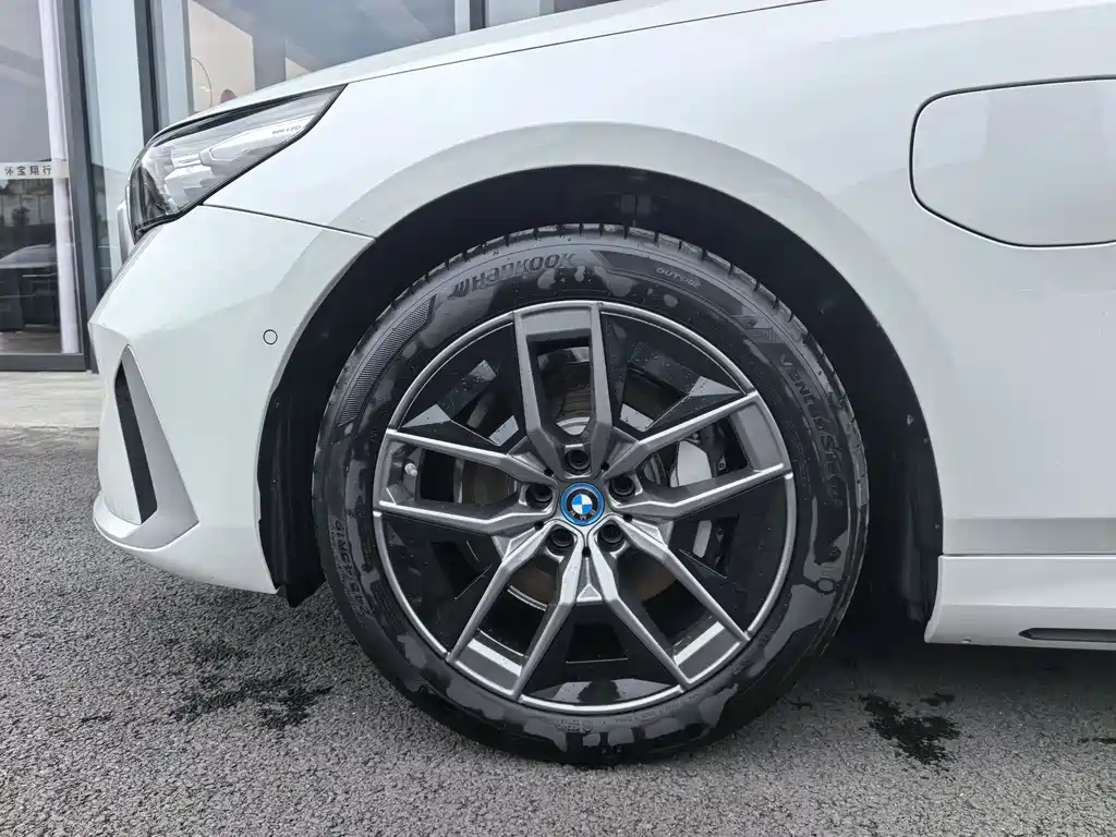 BMW i5 2025 — фото 4